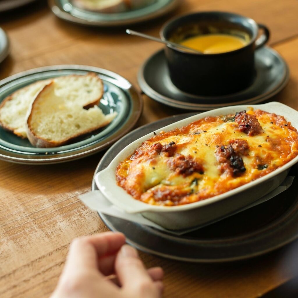 小麦とスパイスの多国籍洋食堂『nest space』