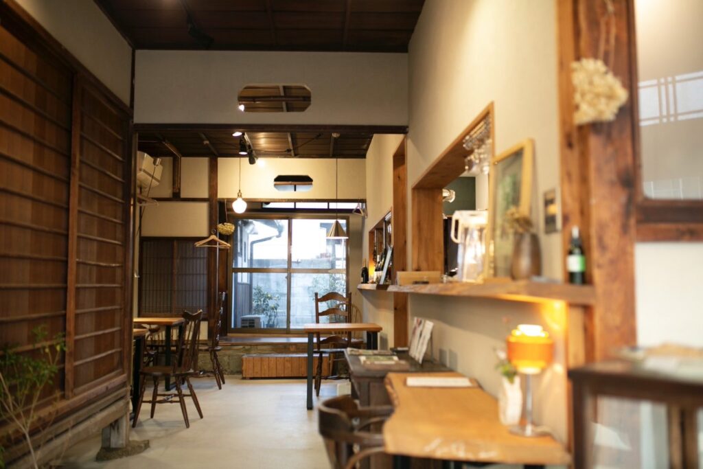 小麦とスパイスの多国籍洋食堂『nest space』