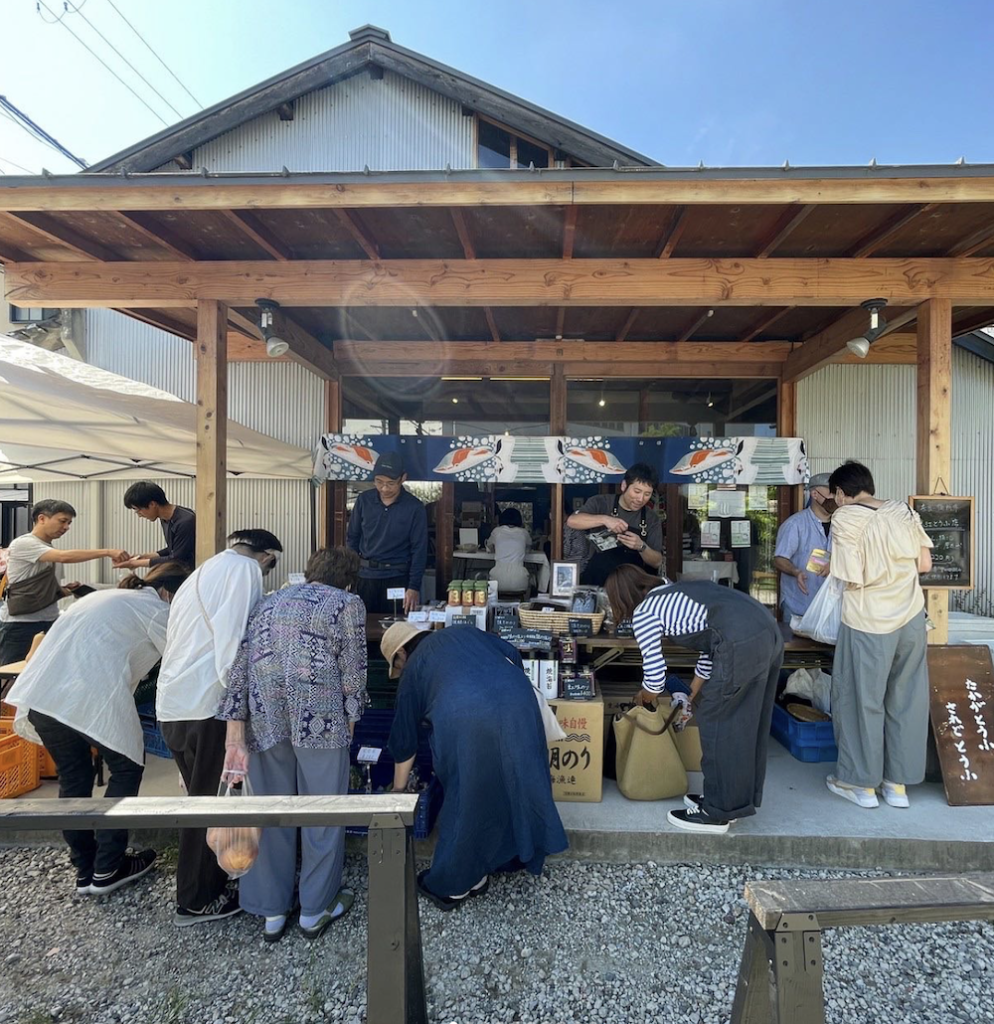 南大島バザールは『ユノカド』のオーナーが主催する地域のマルシェ。