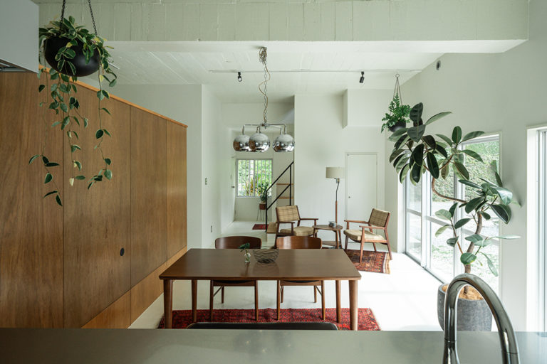 天井高2.9mの空間を見渡せる対面キッチン